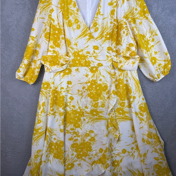 Lane Bryant golden yellow floral faux wrap dress size 18 preowned - Picture 2 of 11